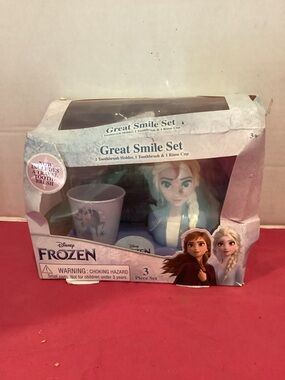 261-3 Piece Disney Frozen Great Smile Elsa Toothbrush & Holder Set Damaged Box